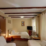 Topaz בית הארחה 3*